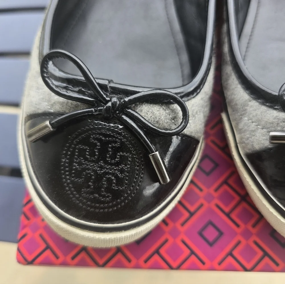 Tory Burch Ballet Flats Size 8.5M Skylar Gray Felt Black Patent Leather Luxury
